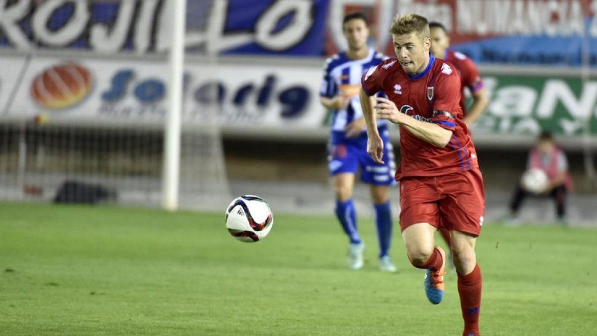 Vicente podría ser una de las novedades en el once rojillo ante el Oviedo.-VALENTÍN GUISANDE