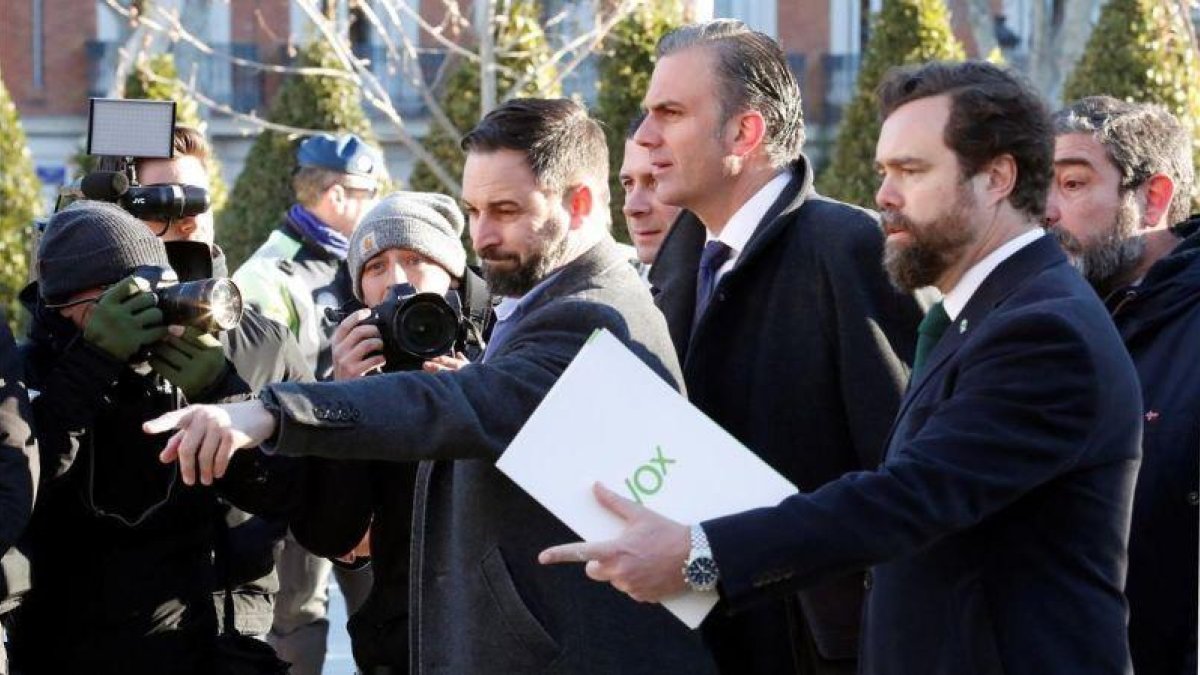 Santiago Abascal, Javier Ortega Smith y Iván Espinosa de los Monteros.-EFE / ZIPI
