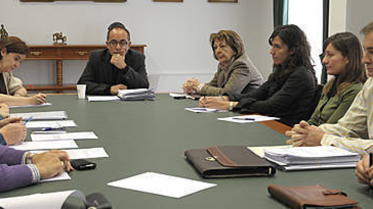 Imagen de una de las comisiones informativas de la pasada legislatura. / FERNANDO SANTIAGO-