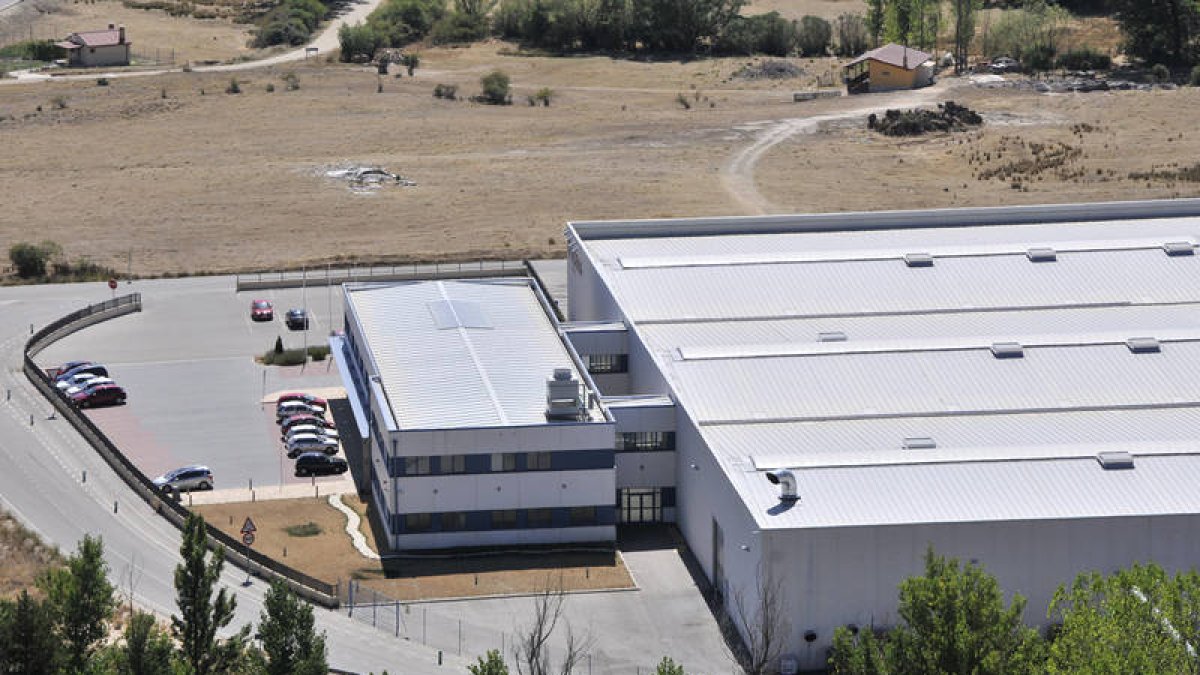 Vista aérea de las instalaciones de Puertas Norma en San Leonardo. / V.G.-