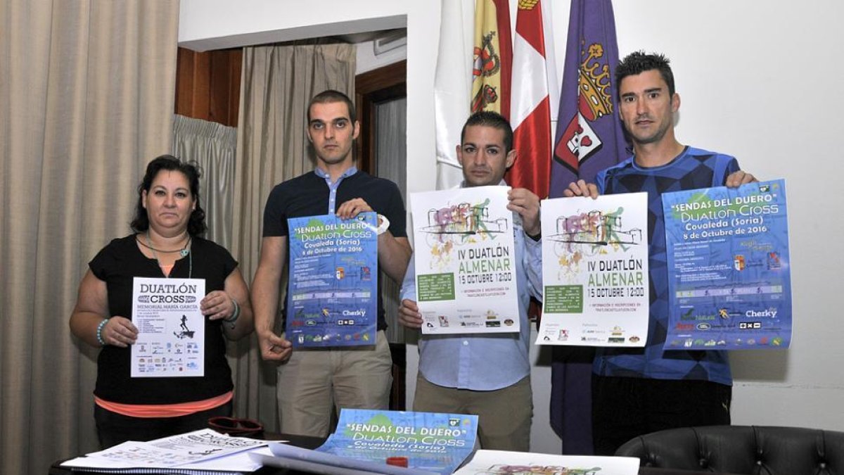 Eva Muñoz, Álvaro García, Iván Cuesta y Rubén Andrés en la presentación de esta primera edición de la Copa de Duatlón.-Valentín Guisande
