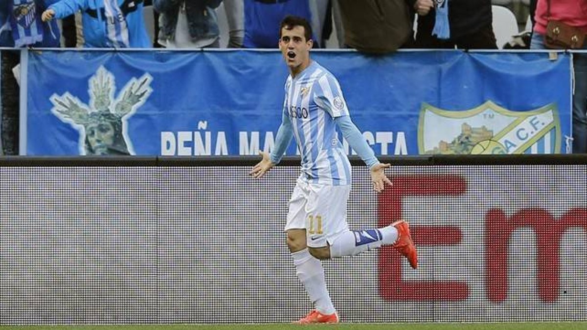 Juanmi celebra su primer gol con el Málaga ante el Córdoba.-Foto: EFE / JORGE ZAPATA