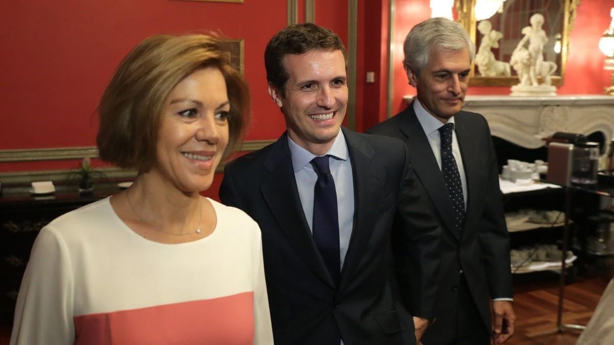 María Dolores de Cospedal, Pablo Casado y Alfonso Suarez Illana.-EFE / ZIPI