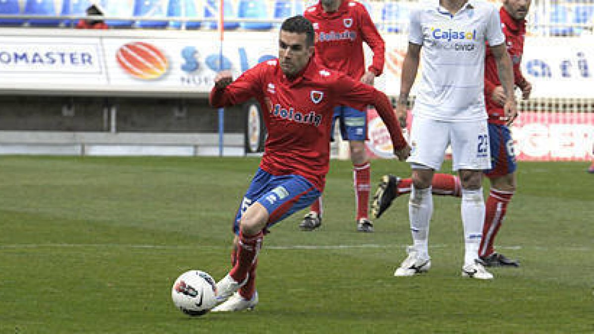 Julio Álvarez en un partido en Los Pajaritos. / V. Guisande-