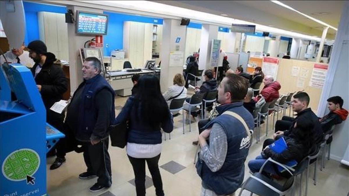Oficina de empleo en el barrio del Carmel de Barcelona.-RICARD CUGAT