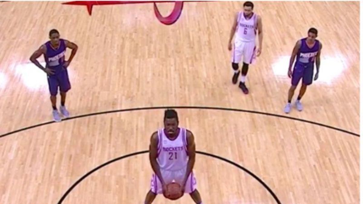 Onuaku lanza de cúchara en su debut en la NBA.-