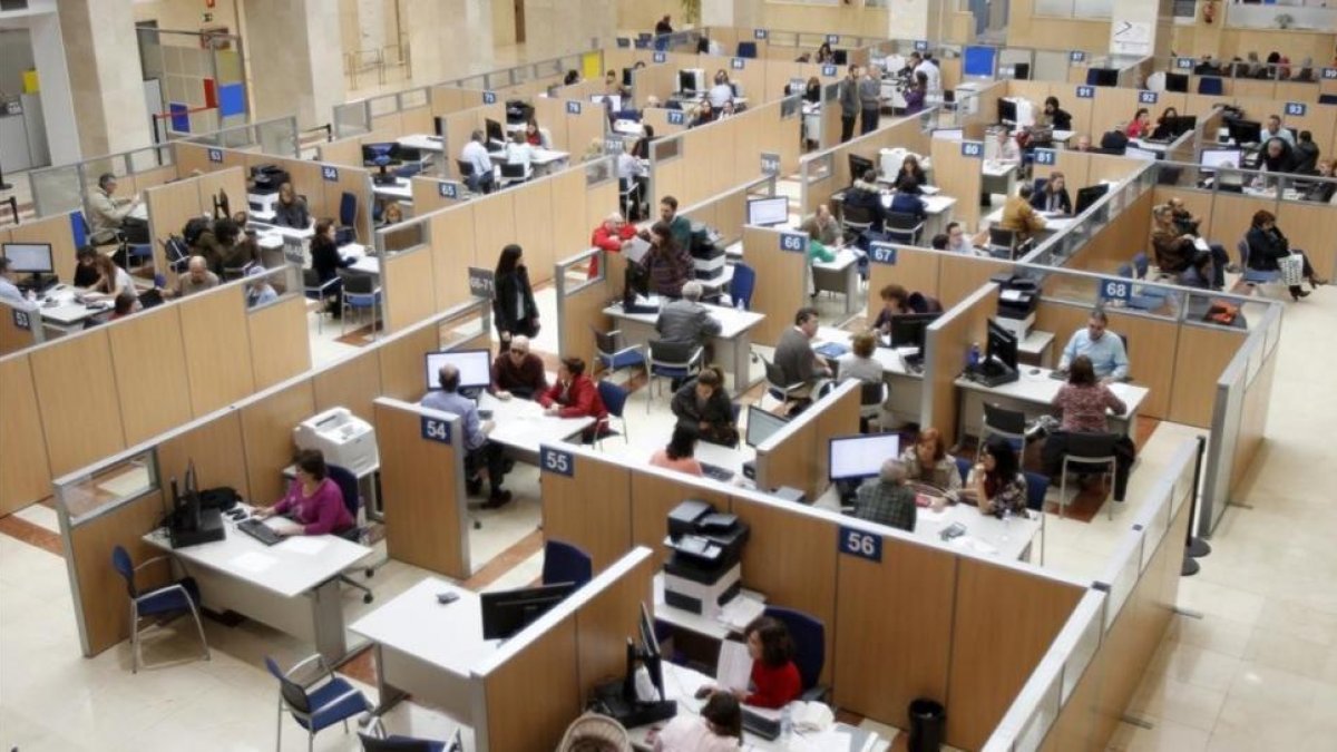 Una oficina de la Agencia Tributaria en Madrid.-PÉREZ CABEZA