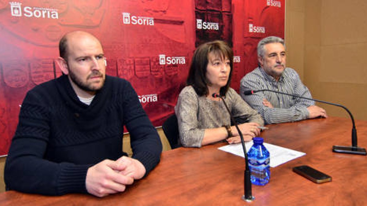 Fernando Sánchez, Lourdes Andrés y Carlos Heras en la presentación de la fase de ascenso. / A. M.-