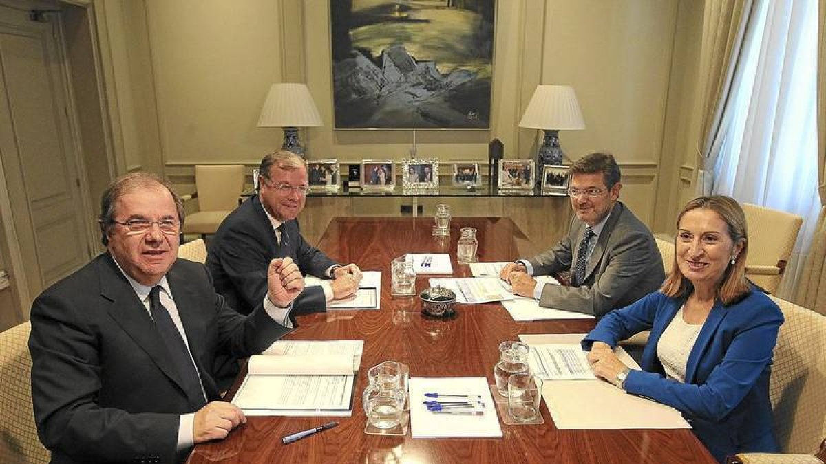 Juan Vicente Herrera, Antonio Silván, Rafael Catalá y Ana Pastor, al iniciar la reunión. / JUAN LÁZARO-