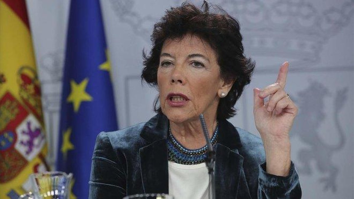 La ministra de Educación, Isabel Celaá.-DAVID CASTRO