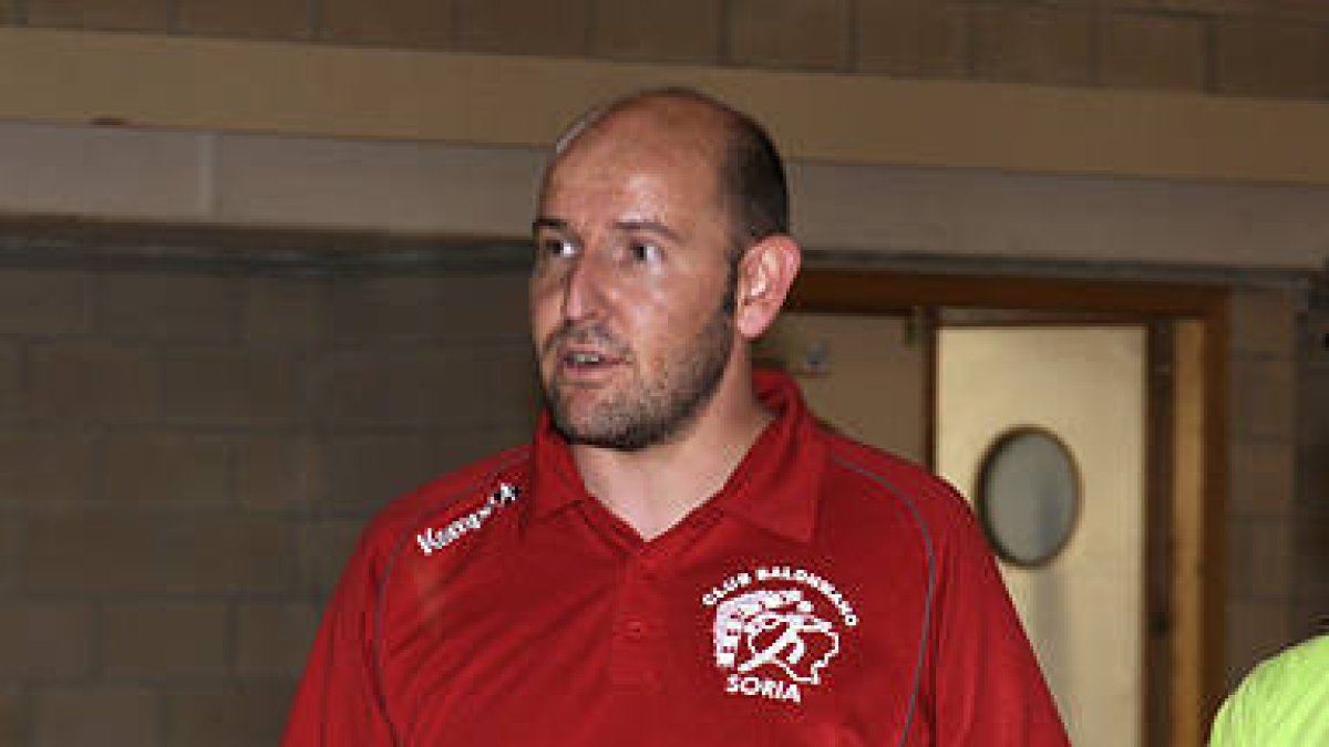 Fernando Sánchez, entrenador del Aranga. / A. Martínez-