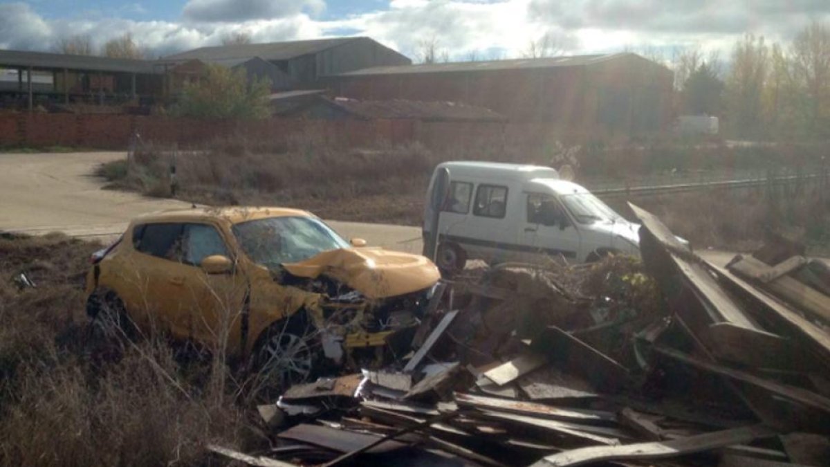 Estado en el que quedó el coche tras la colisión-Guardia Civil