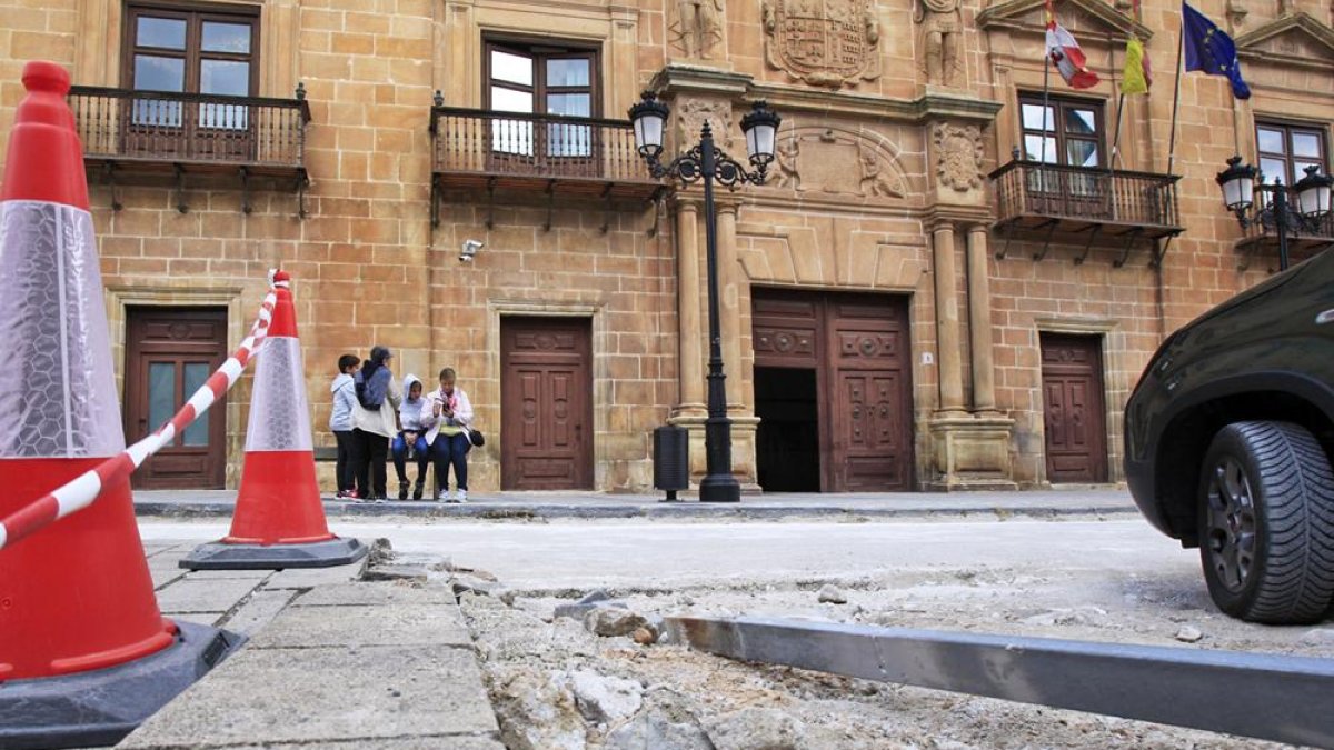 Obras de pavimentación en el entorno de Condes de Gómara.-MARIO TEJEDOR