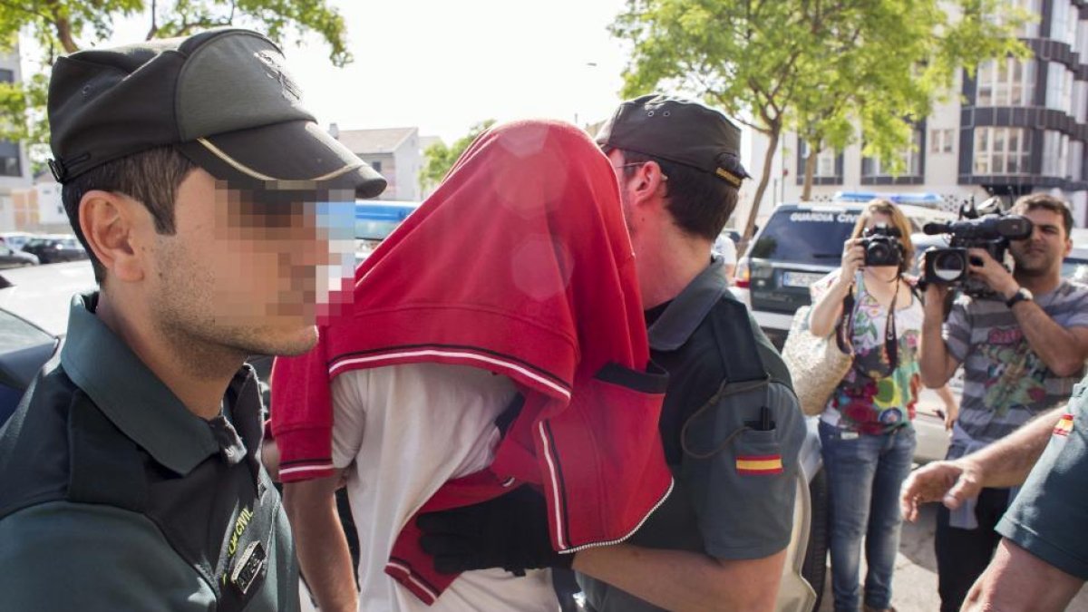 Un momento de la detención del joven, en una imagen de archivo.-BIEL ALIÑO