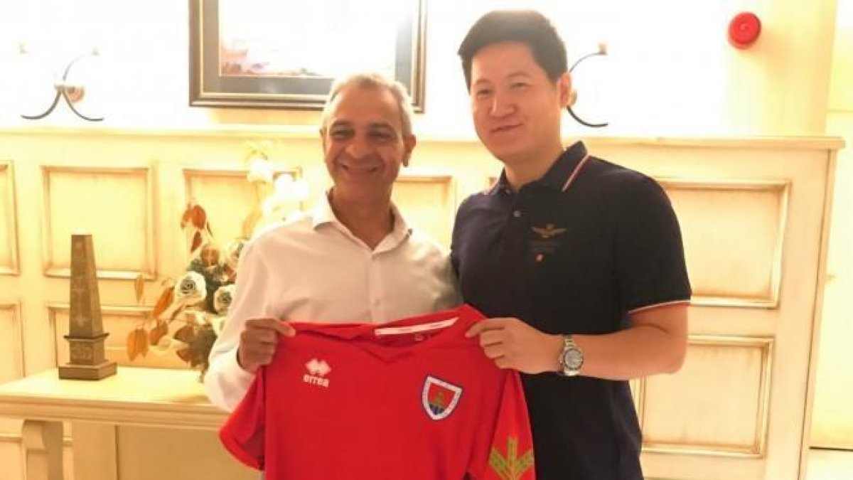 El presidente del Numancia Moisés Israel y Liu Song en la visita del asiático la semana pasada a Soria.-Web Numancia