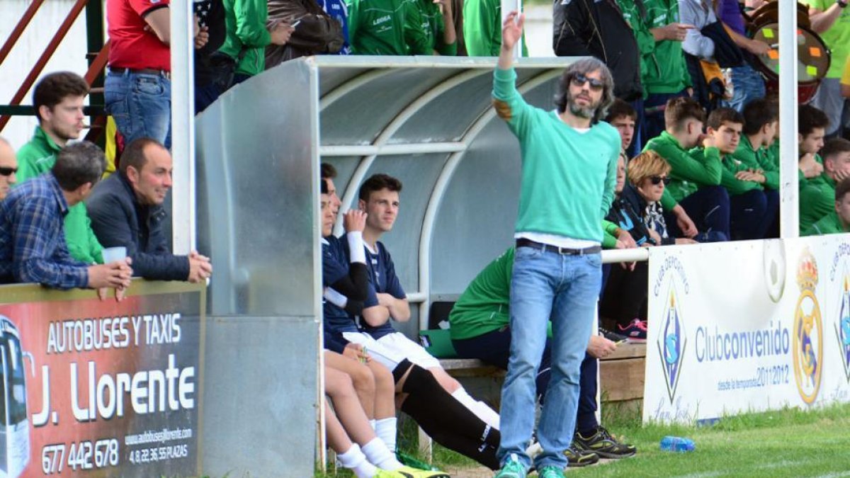 El técnico del San José, Eduardo Modrego, durante un partido.-DANIEL RODRÍGUEZ