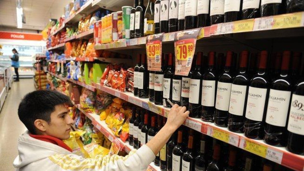 Los precios al consumidor aumentaron en junio un 2 7 respecto al mes anterior.-EFE