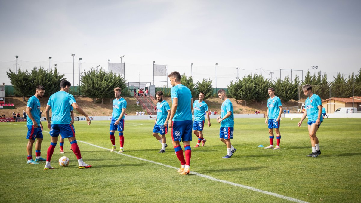 La plantilla numantina afronta la última semana de entrenamientos antes del arranque liguero. GONZALO MONTESEGURO