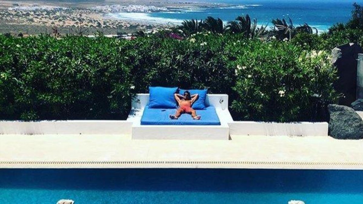 El modelo y actor, de vacaciones en Lanzarote.-INSTAGRAM / JON KORTAJARENA