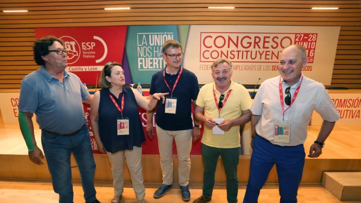 El secretario general de FeSP-UGt, Julio Lacuerda; el secretario de Organización Federal, Frederic Monell; el secretario general de UGT en Castilla y León, Faustino Temprano, y la secretaria general de Castilla y Léon, Carmen Amez, antes del congreso.-ICAL