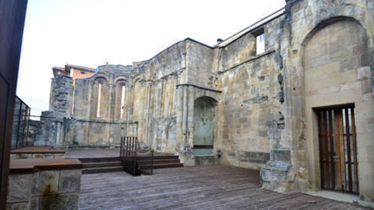 Las ruinas de San Nicolás. / ÁLVARO MARTÍNEZ-