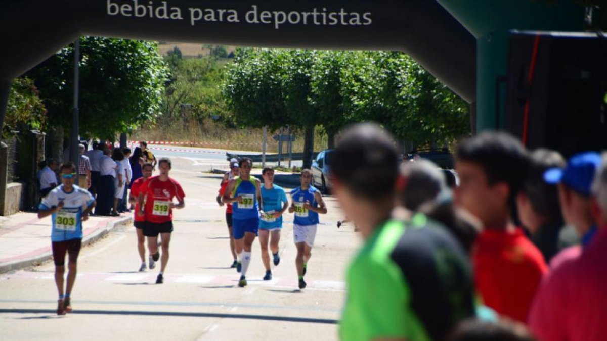El Cross Popular de Abejar es la prueba atlética decana de las que se organizan en la provincia de Soria .-Diego Mayor