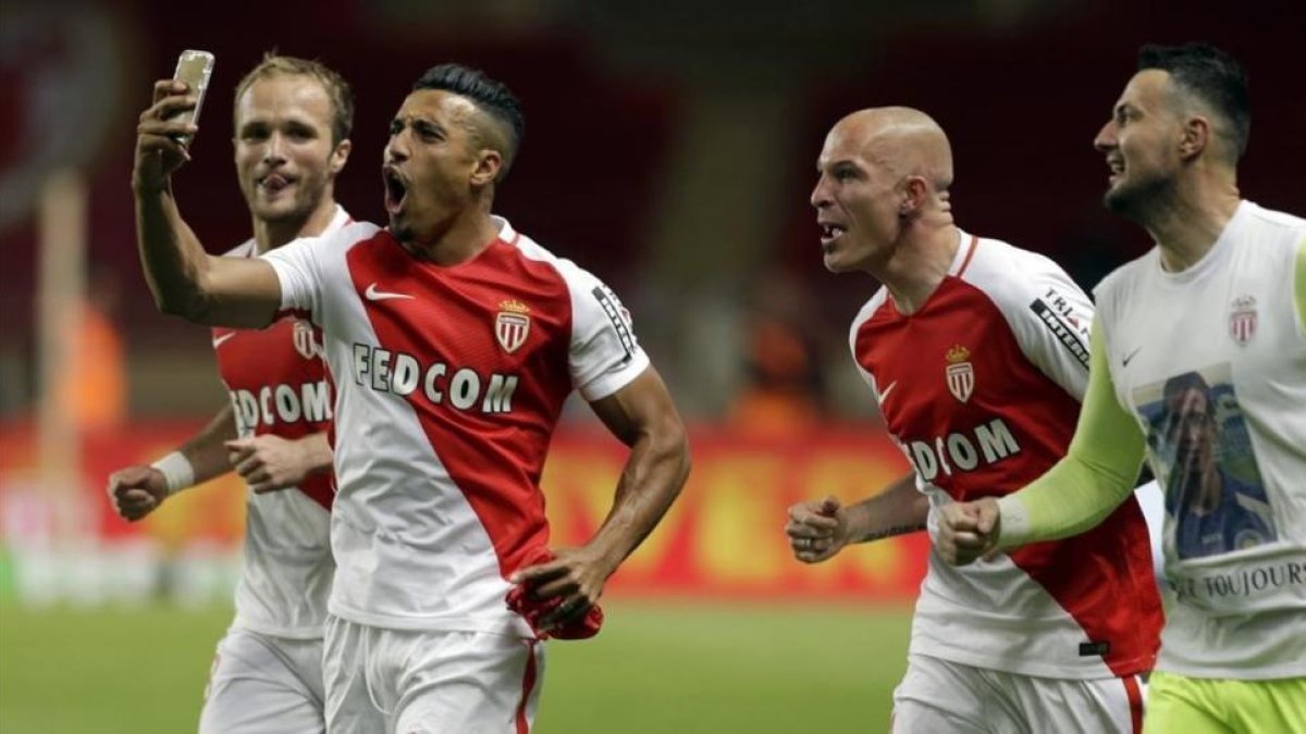 Los jugadores del Mónaco celebran el título liguero.-AP / CLAUDE PARIS