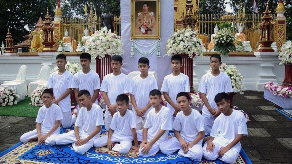 El equipo de fútbol de los Jabalís de Tailandia.-OFICINA DEL GOBERNADOR DE CHIANG