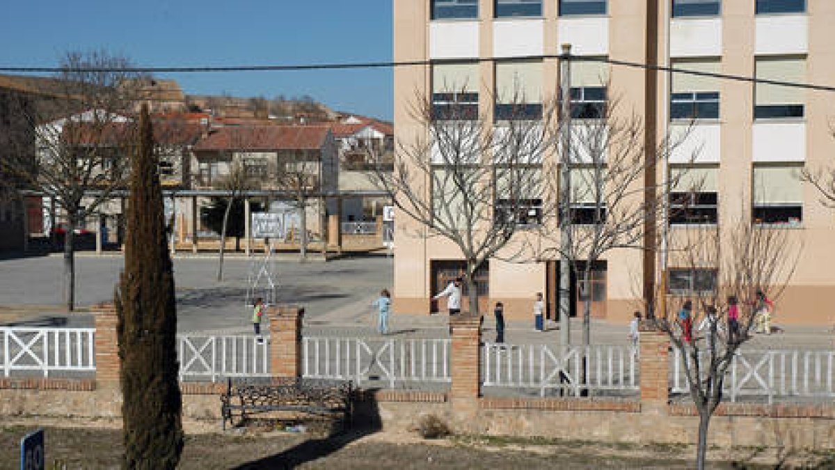 Colegio de Berlanga de Duero, en una imagen de archivo. / VALENTÍN GUISANDE-