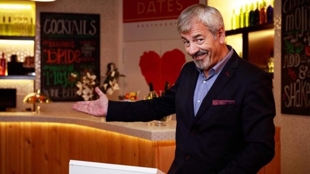 Carlos Sobera, ejerciendo de anfitrión en 'First dates'.-MEDIASET / ROBERTO GARVER