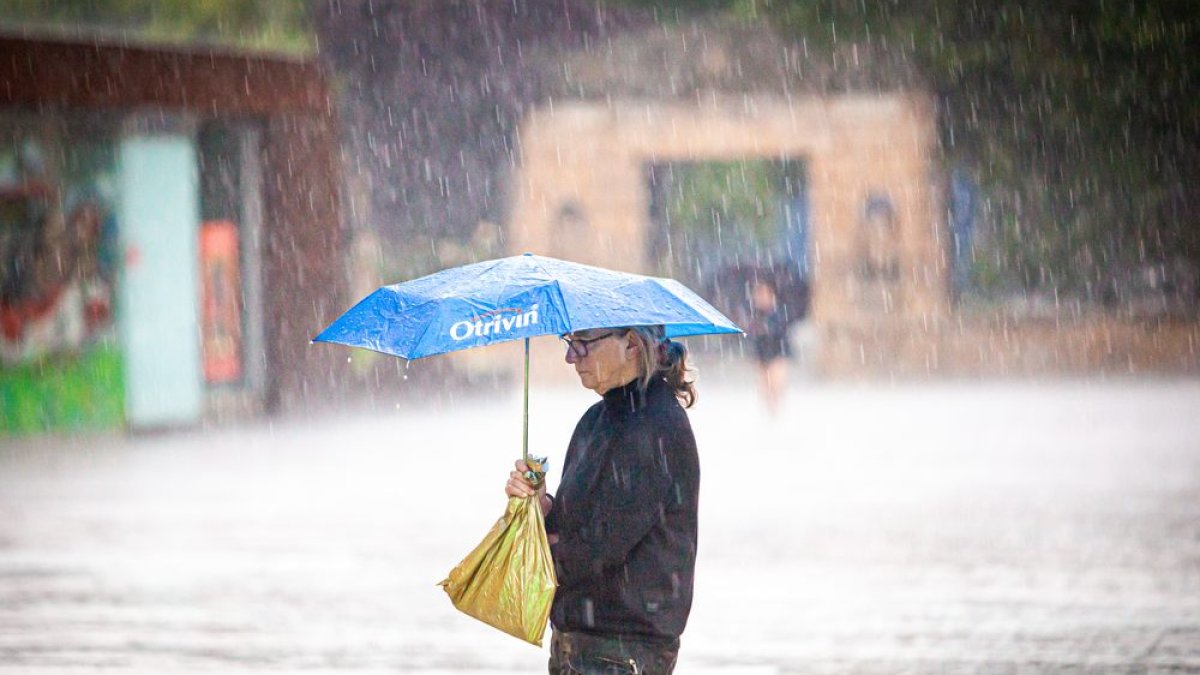 Lluvias intensas en la capital en una imagen reciente.-MARIO TEJEDOR
