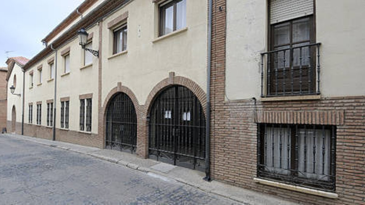 Exterior de la residencia Sor María de Jesús. / ÁLVARO MARTÍNEZ-