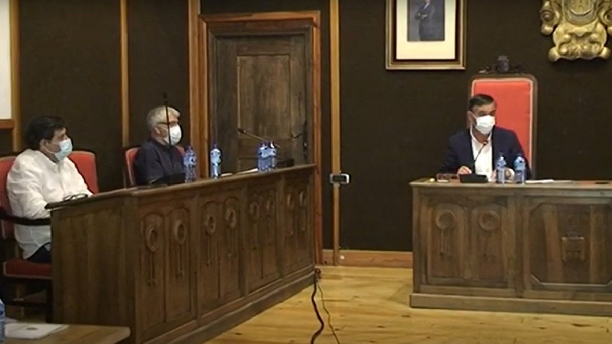 Elías Alonso, Luis Cuesta y Antonio Pardo, en el anterior pleno. HDS