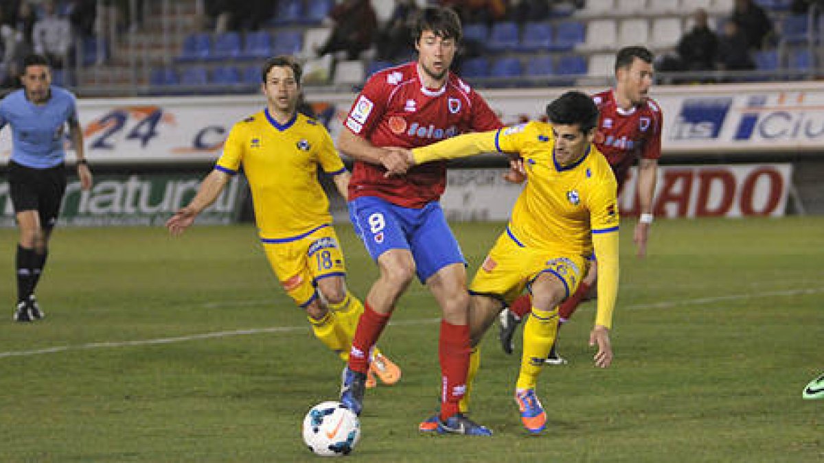 Pedro puede ser hoy titular ante la baja de Sergi Enrich por lesión. / DIEGO MAYOR-