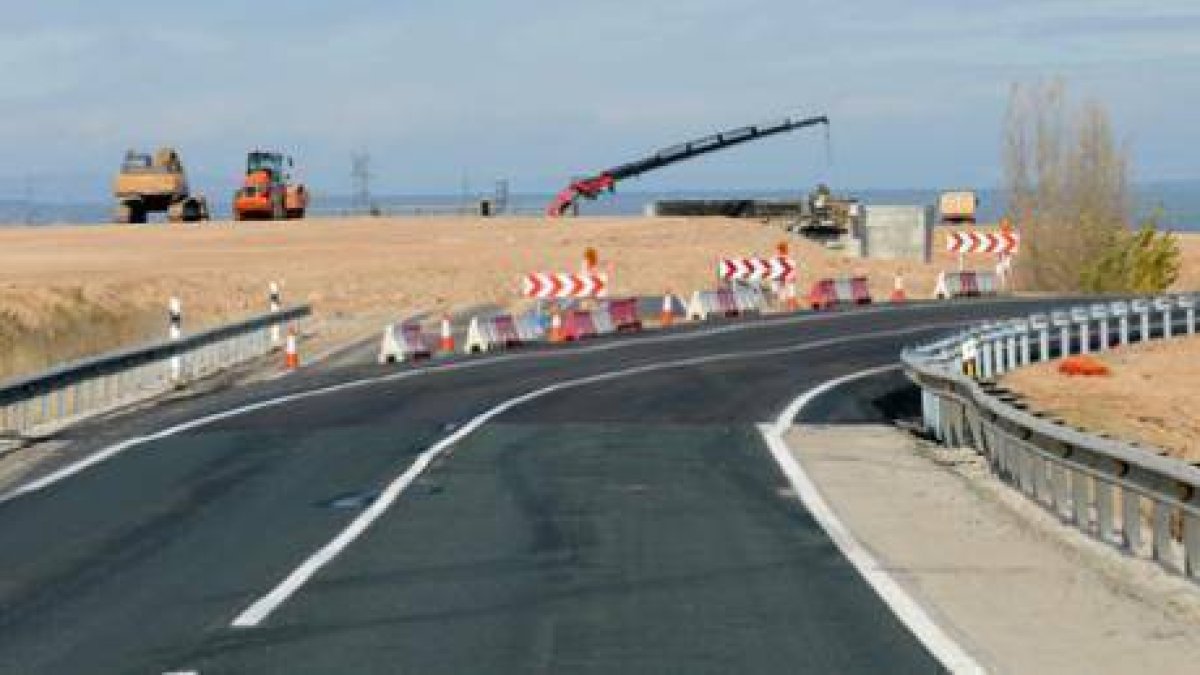 Obras en la A-15, en Soria. VALENTÍN GUISANDE-