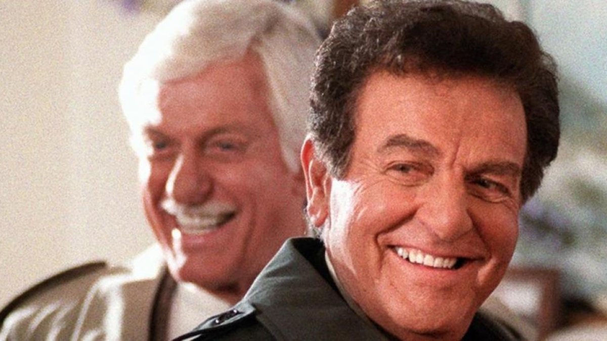 El malogrado Mike Connors, protagonista de 'Mannix', con Dick Van Dyke, en 'Diagnóstico: asesinato'.-