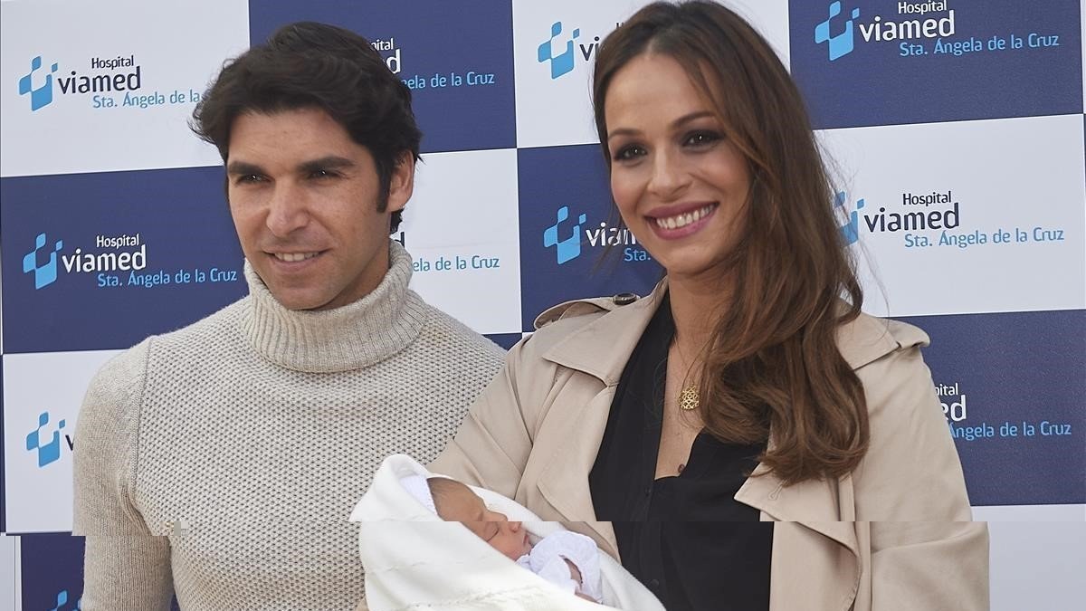 Eva González y Cayetano Rivera, con el pequeño Cayetano.
------WebKitFormBoundaryWz5JmqOM3WpGhLbV
Content-Disposition: form-data; name=