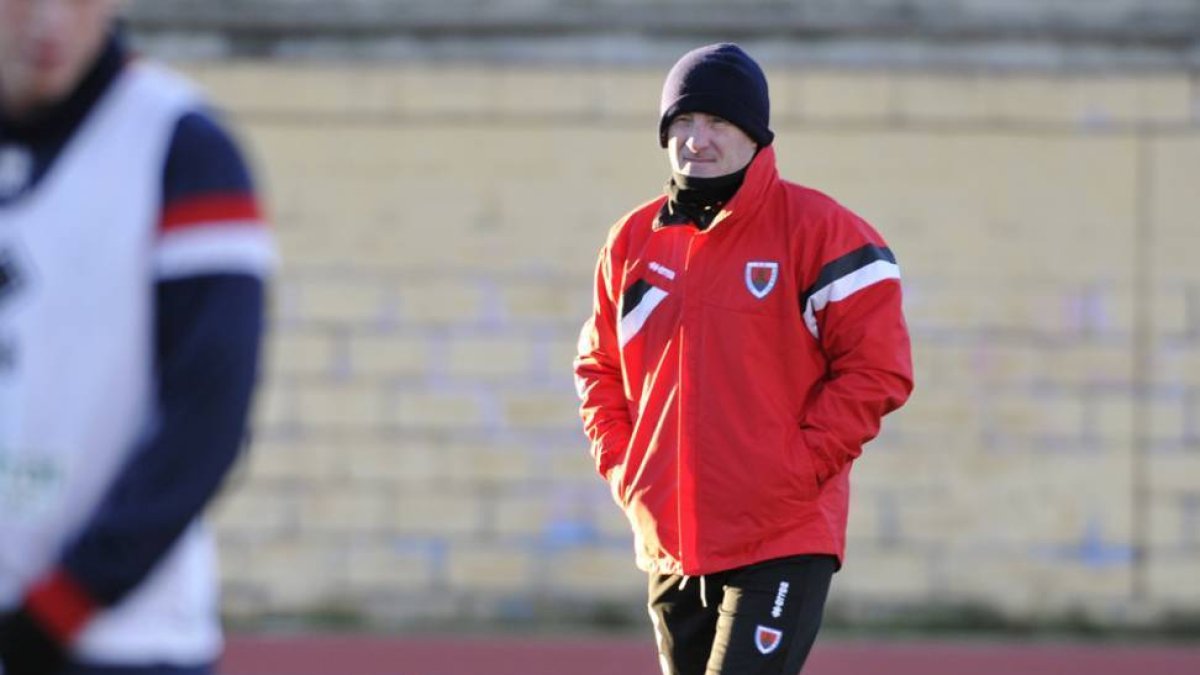 El técnico del Numancia, Juan Antonio Anquela.-VALENTÍN GUISANDE