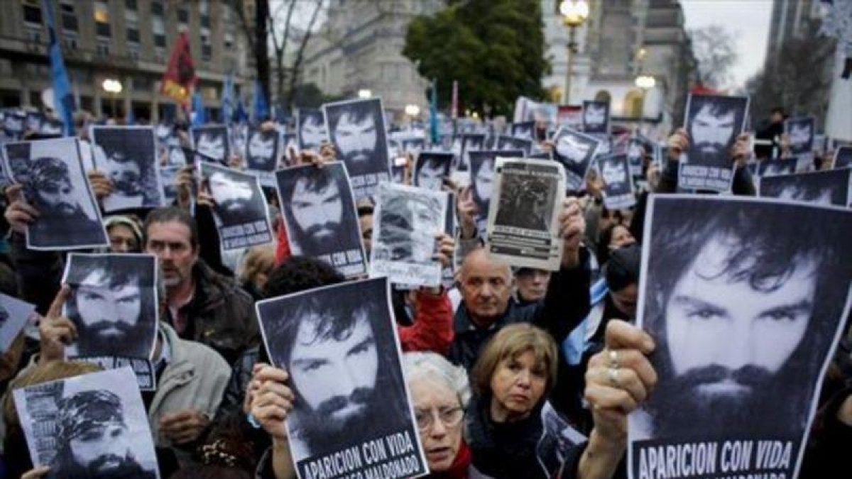 Manifestación en Buenos Aires en protesta por la desaparición de Maldonado.-AP / VICTOR R. CAIVANO
