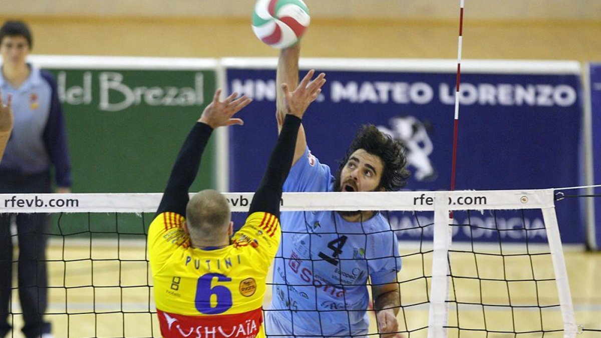 Manuel Sevillano en un encuentro de la pasada temporada ante Ibiza Voley.-Mario Tejedor