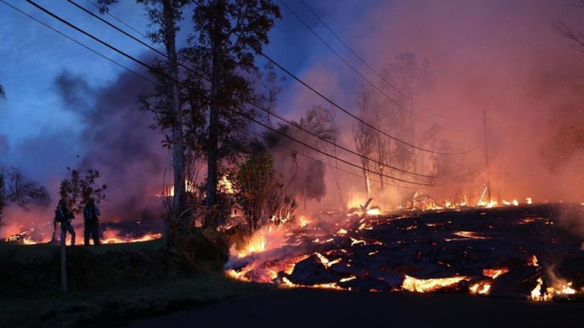 La lava del Kilauea avanza por los barrios residenciales de la Isla de Hawái.-/ MARIO TAMA (AFP)