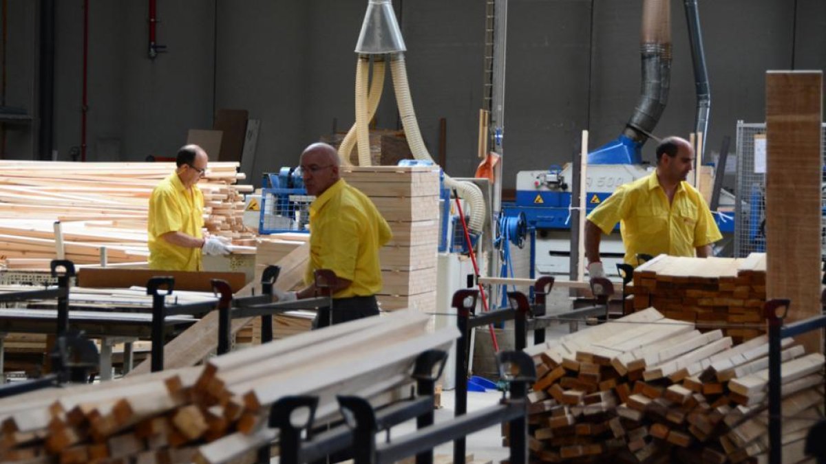 Trabajadores de Norma en la fábrica de San Leonardo-A. M.