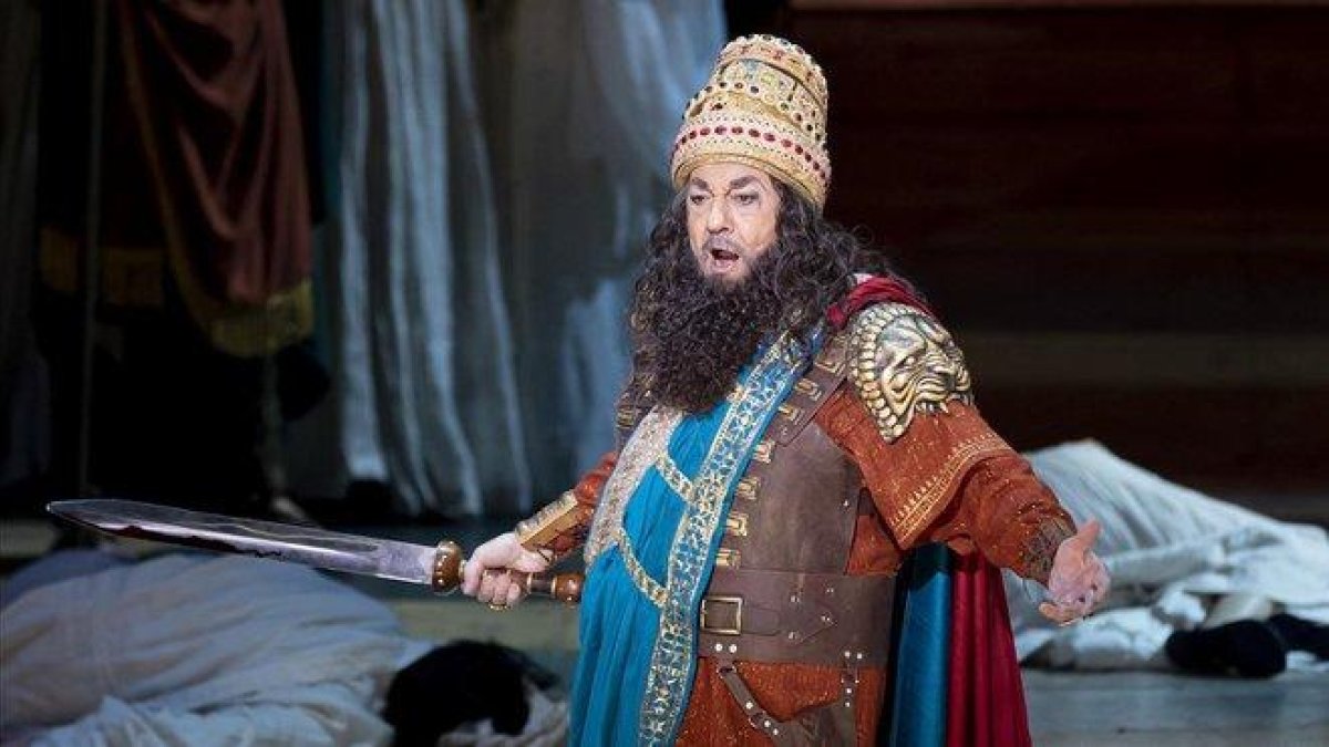 Plácido Domingo, en el ensayo general de ’Nabucco’, en València, este viernes.-MIGUEL LORENZO