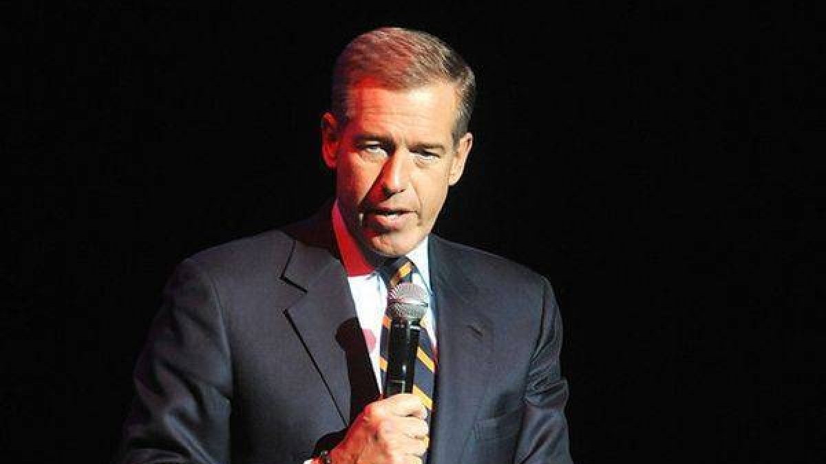 Brian Williams, durante un acto de homenaje a veteranos de guerra, el pasado noviembre en Nueva York.-Foto: AP / BRAD BARKET