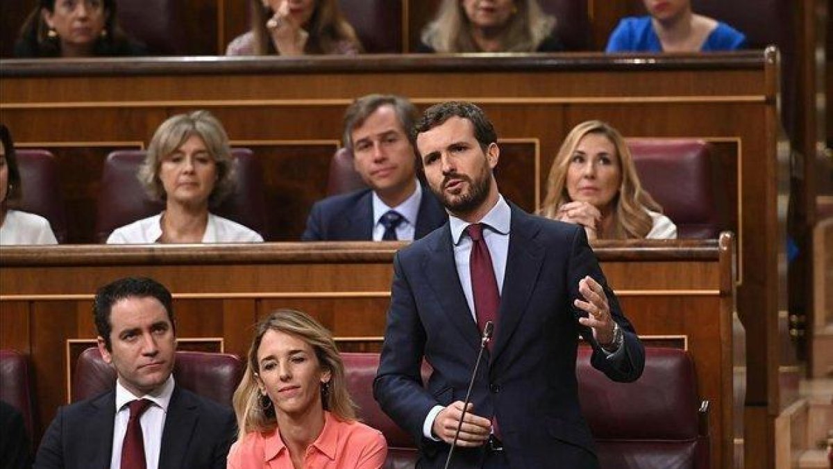 Pablo Casado, durante su intervención en la segunda y última sesión de control al Gobierno.-FERNANDO VILLAR / EFE