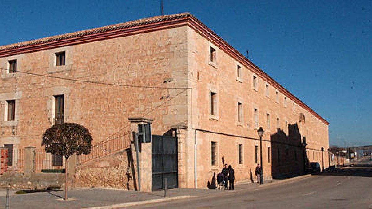 La residencia geriátrica San José de El Burgo de Osma / FERNANDO SANTIAGO-