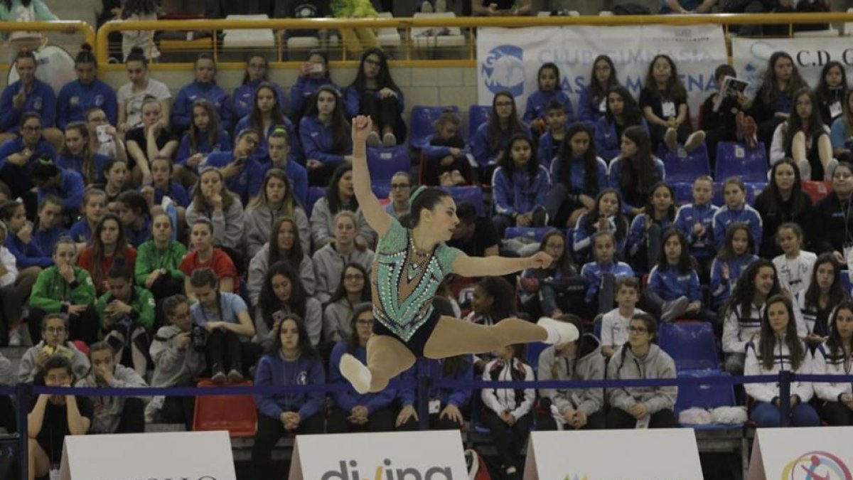 El Nacional de aeróbica finalizaba ayer en Los Pajaritos con dominio de las gimnastas valencianas.-Luis Ángel Tejedor