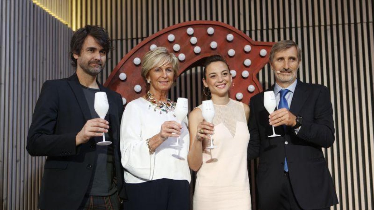 Presentación de la campaña anual de Codorníu, con la presencia de la cantante Leonor Watling.-ALBERT BERTRAN
