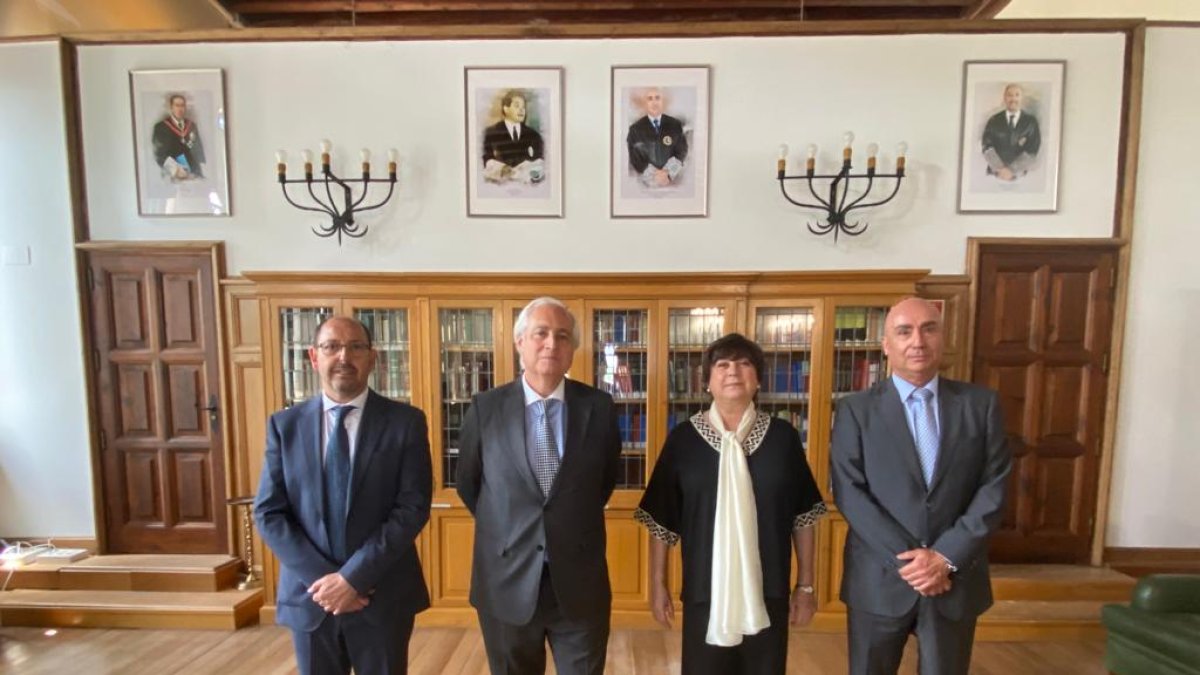 Sánchez Siscart, Concepción, Pérez Flecha y Carnicero, en la nueva galería de presidentes. HDS