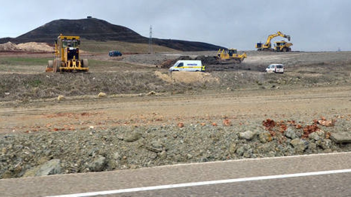 Obras en la autovía entre Almazán y Medinaceli. / V. G. -